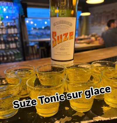 Suze Tonic sur glace 🤩🤩
La boisson rafraîchissante de l’étécomptoirotapas cot suze cocktaildelété 
On vous attends pour une dégustation en privé 
Valou Rémy Thomas Mathieu Etienne et toute la bande de Tasdon 😎